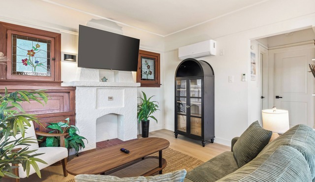 Oversized Furnished 1BR in Rose Park with King Bed, W/D & Parking