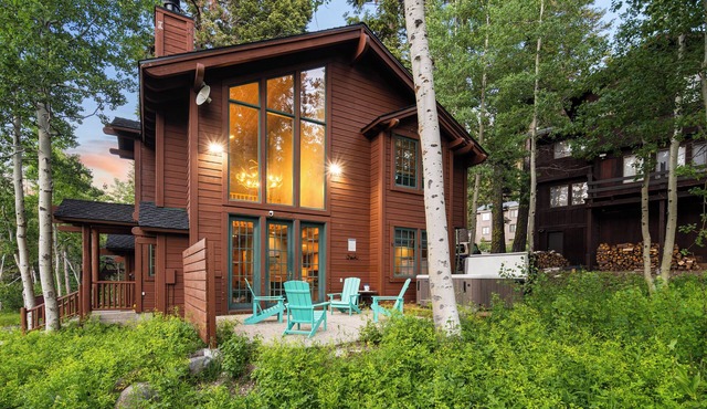 Palisades Cabin Retreat | Hot Tub A/C EV Views