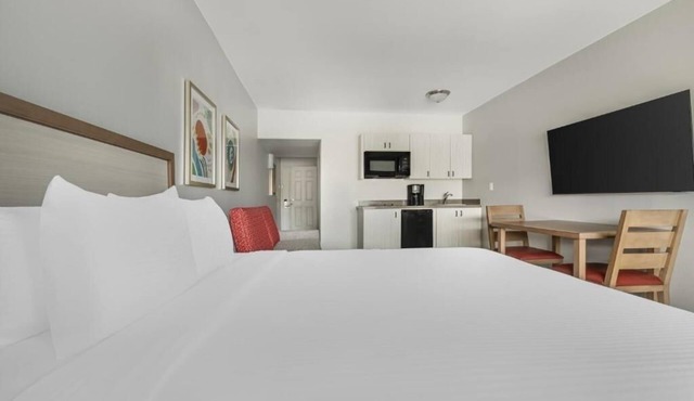 Palm Springs Villa w/Pools, Spa, Hot Tub & Relaxing Mountain Views l 2 Rooms