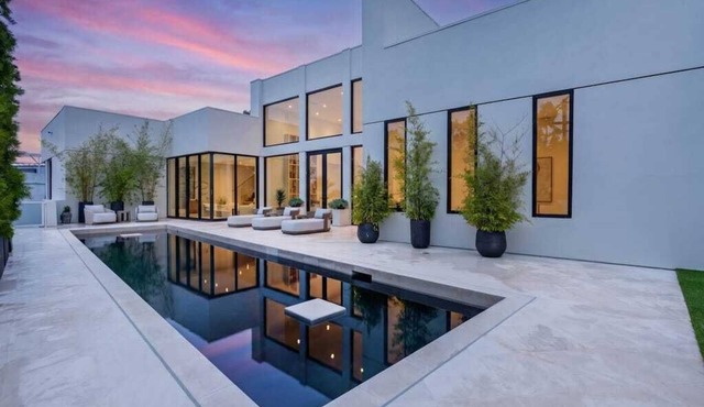 Panoramic Bird Streets Estate Pool & City Views