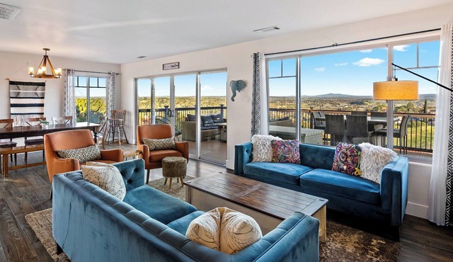 Panoramic Views + Game Room | Secluded Hillside | Highland Park Panorama