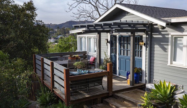 Peaceful Hillside Garden Cottage
