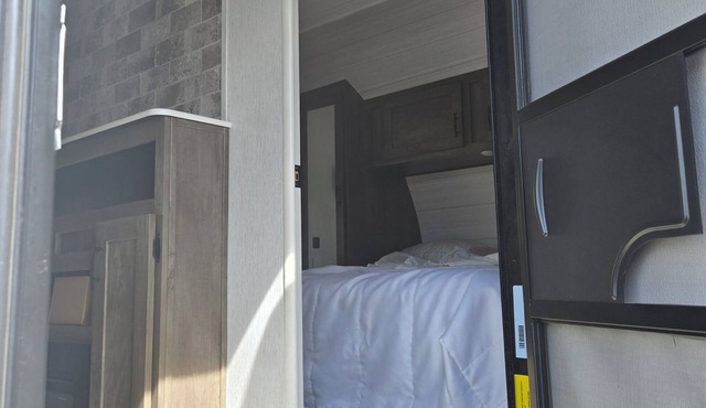 Peaceful Private Trailer with AC in Beaumont. Short drive to Coachella