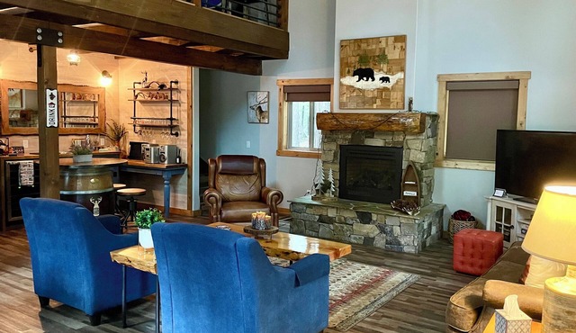 PERFECT HOME BASE FOR LAKES, TRAILS, SNOW SKIING!