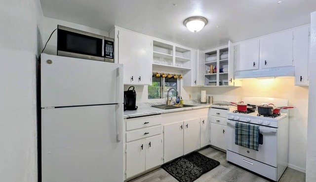 Pet-Friendly 4BR + Office, Fenced Yard, Garage+, Near Murphys