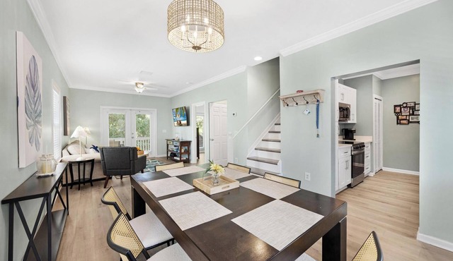 PET FRIENDLY! Completely REMODELED! 3 Bedroom 3 bathroom home. Sleeps 8