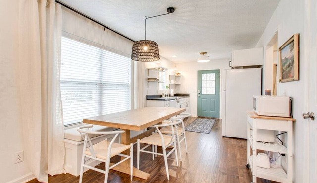Pet Friendly |Fully Fenced Yard|Shops/Food Nearby in Spring Hill
