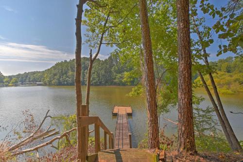 Pet-Friendly Toccoa Home with Deck and Lake Access! in Toccoa