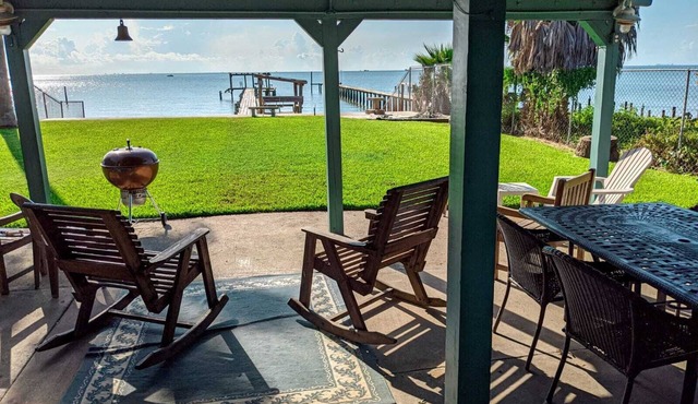 Pet-Friendly Waterfront Bayhouse with 300-Ft Fishing Pier