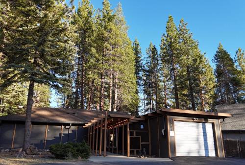 Pine Haven Tahoe-Cabin with Fire Pit, Grill & EV Charger