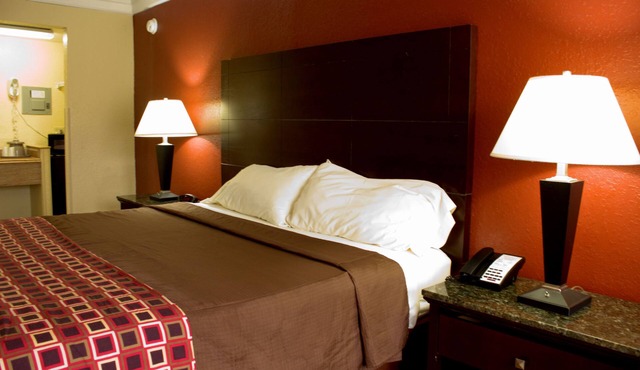 Polynesian Inn in St. Cloud