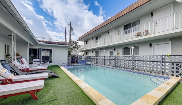 Pool Access, 1 Mi to Pier! Pompano Beach Condo in Pompano Beach