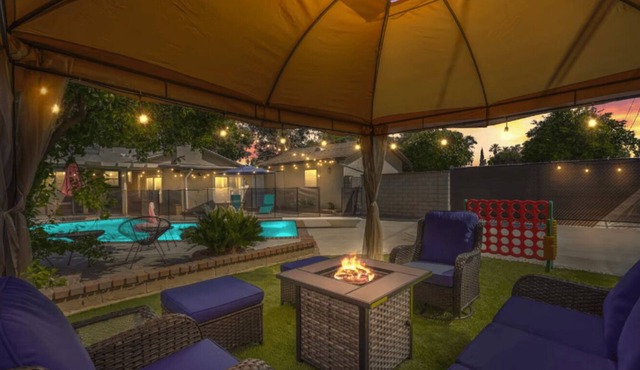Pool - Game Room - FirePit - Free Parking - Sleeps 12 - Riverside Summer Getaway