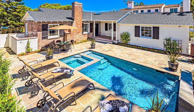 Pool/Hot Tub/Pet Friendly/Walk To Beach