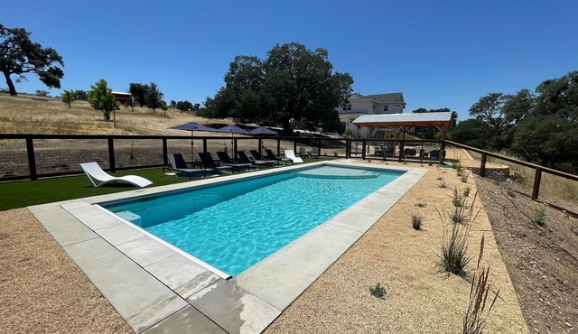 Pool + Oak Trail Hiking + Lawn Games | 10 Min to Paso Robles | Graceful Oaks