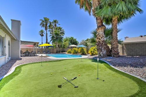 Pool & Putting Green: Scottsdale Family Escape in Phoenix