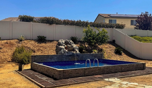 Pool & Yard: Luxe Beaumont Getaway!