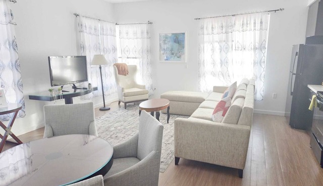 Premier 2-Bedroom Getaway in the Heart of Los Angeles