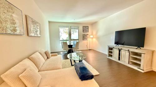 Premium 1BR Near Irvine - Prime Location