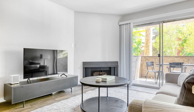 Premium Pasadena 2BR w/Gym & Pool, nr Colorado Ave, by Blueground
