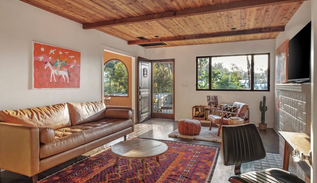Prime Silver Lake Art-Filled Bungalow Patio + Sunset Views of Hollywood Sign