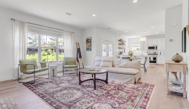 Pristine 4BR w/Fire Pit, Walk to Starbucks & Swig in Spring Hill
