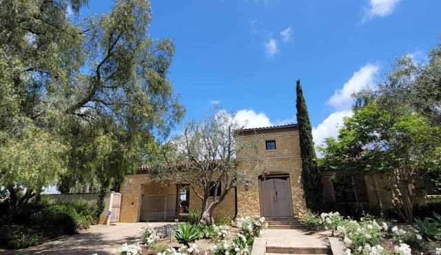 Private Guest House part of a large Estate, Irvine