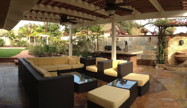 Private Guest Unit with backyard, Home away from home!
