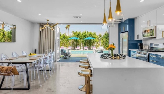 Private Oasis, 4 BR, Huge Heated Pool & Spa, Views