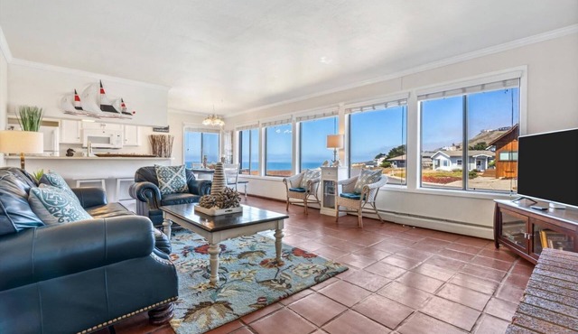Quick walk to the Beach 3 Bedrooms 1.5 Bath Sleeps 6