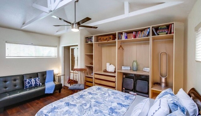 Quiet studio cabana in La Jolla