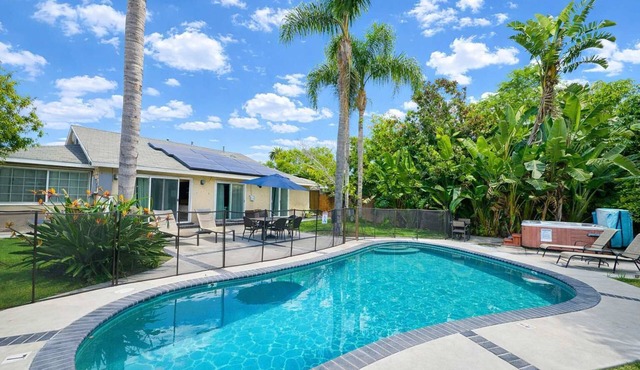 Rainforest 4BR Pool Villa - Walk to Disneyland