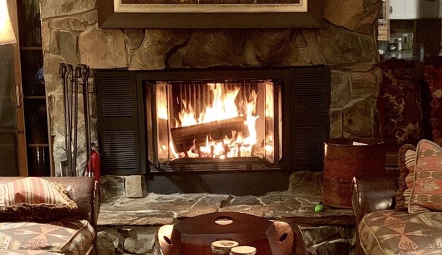 Relax at Lake Front Luxury Lodge-Near Yosemite-Pool Table-Private Dock & Lake -2