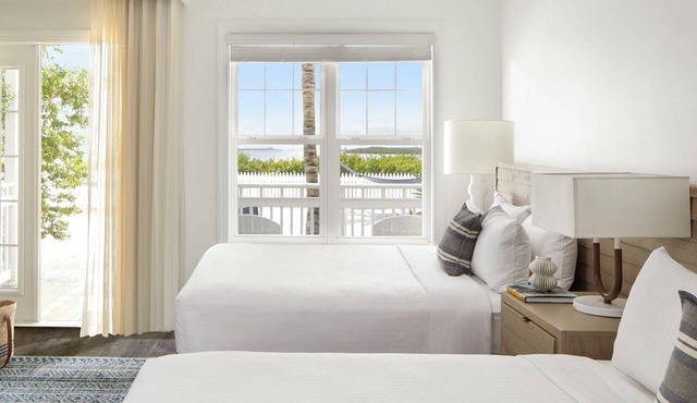 Relaxing Beach Getaway, with Onsite Pools, parking, Shuttle Service! in Key West