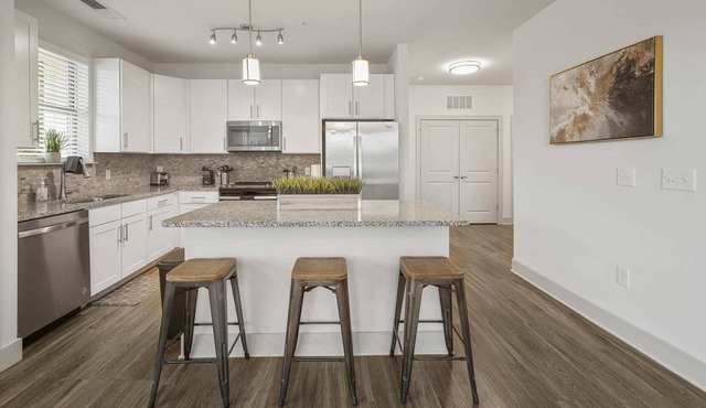 Reluxme Beautiful 2BR w/ Pool, Parking, Balcony in Charlotte