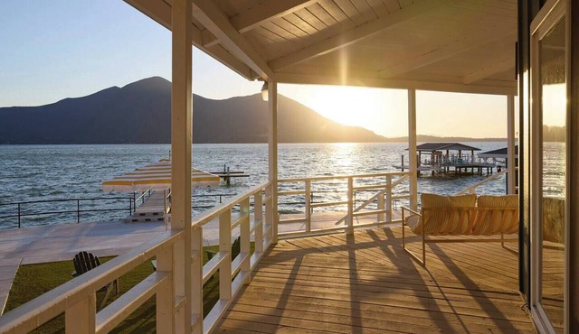 Retro Lake Front Home | Stay On The Water