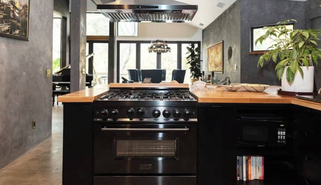 River Magic -Riverfront Luxury in Three Rivers