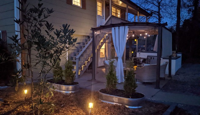 “Riverhouse Escape w/Dock, Kayak + Fire Pit” Close to Nashville.