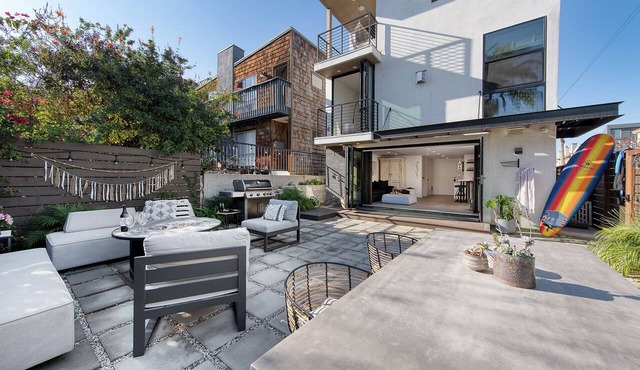 Rooftop Deck + Firepit + Wet Bar | Walk to Beach + Trail | Saltaire
