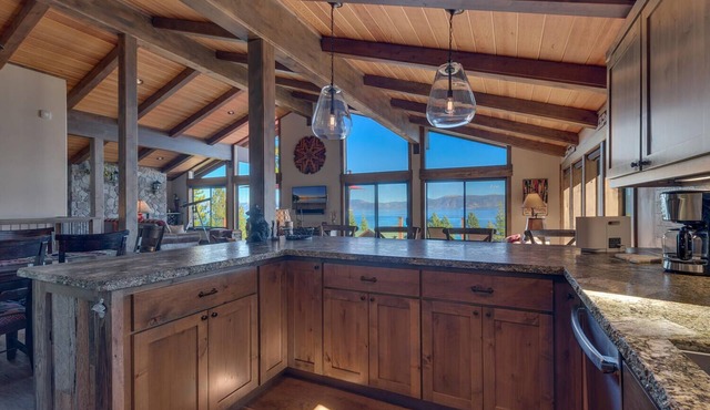 Rubicon Heights - 3000 sq ft - 4BR w Panoramic Lake Views, Pool Table, Near Homewood Resort!
