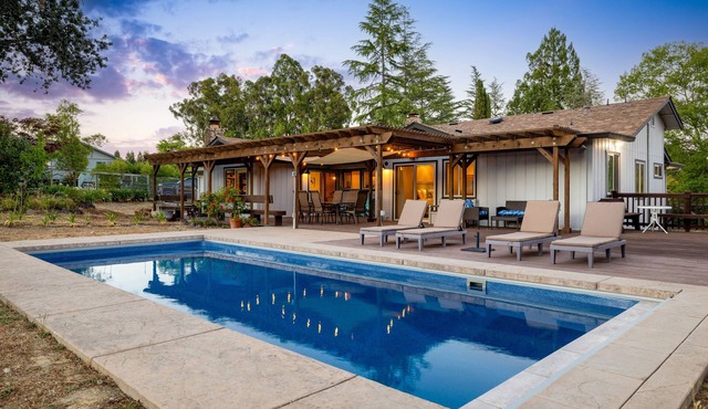 Russian River Wine Country Retreat Near Healdsburg: Pool, AC & EV Charger