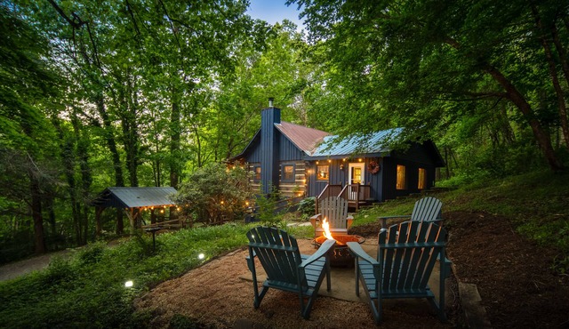 Rustic Charm with Chef Stove - Fire Pit - Hot Tub and 8 minutes to APP State in Boone