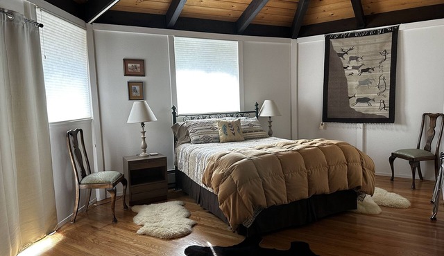 RustRidge House, two bedroom two bath home overlooking vineyards