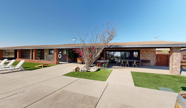 Saguaro Gardens desert retreat on 5 acres with pool, pool spa, & casita