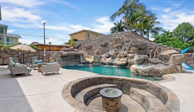 San Pedro 5BR | Pool + Hot Tub + Views | C&C