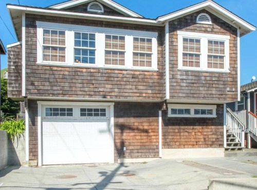 Sea Breeze! Walk to Beach! In the Village! BBQ! Fast WiFi! Dog Friendly!