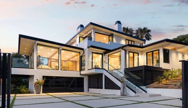 Sea Vista - Central Malibu Villa w/Pool, Spa, & Ocean Views