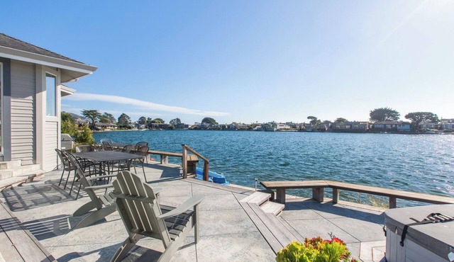 Seadrift Lagoon Retreat w/Hot Tub & Deck