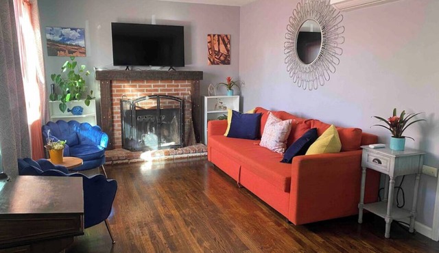 Seaside Boho Bungalow close to beaches, bike trails, Laguna Seca, Pebble Beach.
