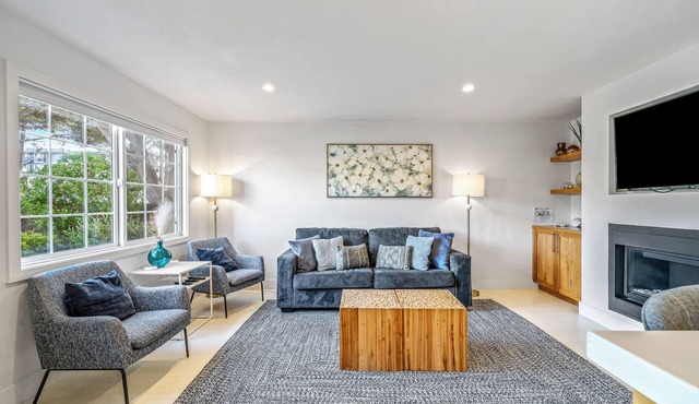 Seaside Home Near Del Monte Beach for 4 Guests